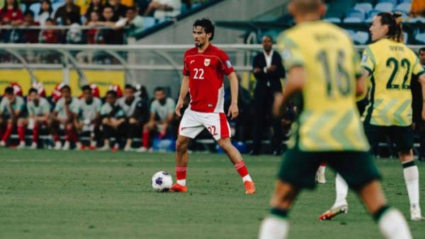 AKSI LAGA - Nathan Tjoe A  saat berseragam Timnas Indonesia, Jumat (21/3/2025). Terbru, Nathan Tjoe A On kini dikaitkan dengan dua klub Indonesia, Persebaya Surabaya dan Bhayangakara FC, Sabtu, 21 Juni 2026.