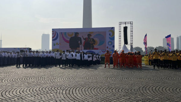 Upacara rangkaian ulang tahun Jakarta ke 498 di Monas, Jakarta Pusat, Minggu (22/6/2025). Foto: Haya Syahira/kumparan