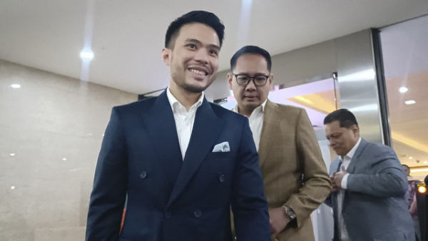 Kuasa hukum keluarga Jokowi, Yakup Hasibuan usai menemani adik ipar Jokowi, Wahyudi Andrianto ke Bareskrim Polri, Jumat (9/5/2025). Foto: Thomas Bosco/kumparan