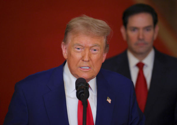 Presiden AS Donald Trump menyampaikan pidato di Gedung Putih di Washington, D.C., AS, setelah serangan AS terhadap fasilitas nuklir Iran, Sabtu (21/6/2025). Foto: Carlos Barria/REUTERS