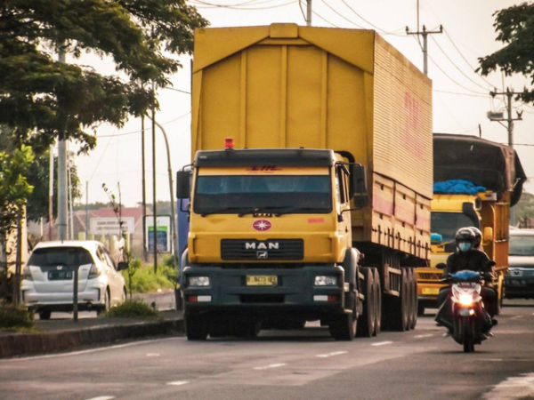 Ilustrasi truk ODOL di PanturaR Foto: Rizki Fajar Novanto/kumparan