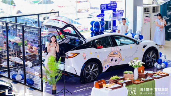 Mobil listrik Toyota bZ5 di China. Foto: FAW-Toyota