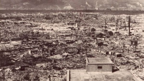 Suasana Kota Hiroshima usai terjadinya ledakan bom nuklir pada 6 Agustus 1945. Foto: AFP