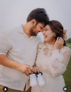 Iqra Kanwal’s Beautiful Baby Bump Reveal Breaks the Internet