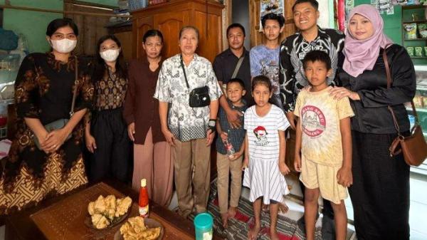DAMKAR SEMARANG - Sekretaris Dinas Pemadam Kebakaran (Damkar) Kota Semarang, Ade Bhakti Ariawan, yang mengantarkan langsung Noval dan keluarganya bertemu dengan kerabat di Kota Salatiga, Minggu (22/6/2025).