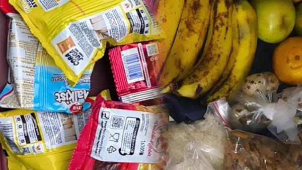 MBG TANGSEL - Kolase MBG berupa makanan kemasan di Pondok Aren, Tangsel (kanan) dan MBG makanan mentah di Ciputat Timur, Tangsel (kiri). Temuan mengejutkan menu Makanan Bergizi Gratis (MBG) di sekolah Tangerang Selatan, bukan makanan tapi hanya snack yang berisi buah dan biskuit. 