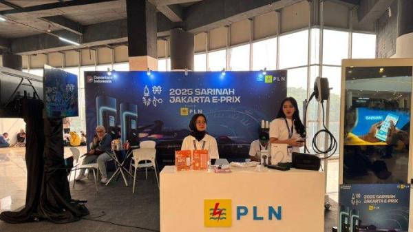 DISKON PLN - PLN Unit Induk Distribusi (UID) ikut berpartisipasi menyemarakan gelaran balap mobil listrik internasional, Jakarta E-Prix 2025 atau Formula E di kawasan Jakarta International ePrix Circuit, Jakarta Utara, Sabtu (21/6/2025). Melalui booth interaktif yang didirikan di event tersebut, PLN menawarkan promo spesial bertajuk 'Gebyar 498 DKI Jakarta'.