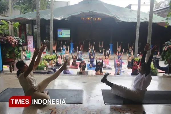 Yoga-tugu.jpg