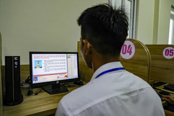 Ngày đầu Công an Hà Nội sát hạch cấp giấy phép lái xe ô tô, có học viên đạt 100 điểm - Ảnh 6.
