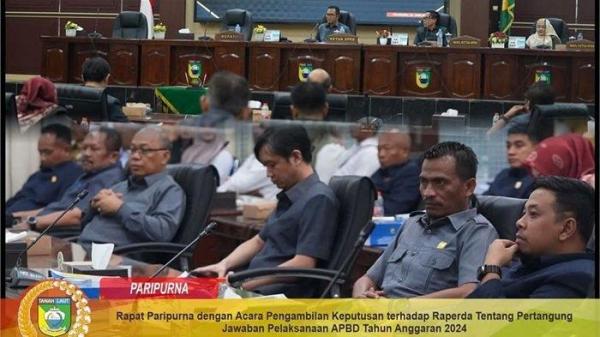 RAPAT-Suasana Rapat Paripurna PengambilanDE