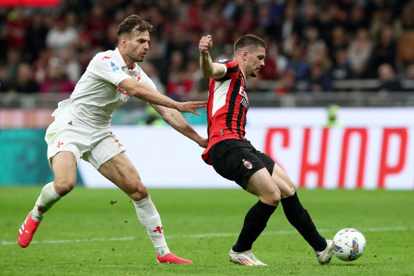 MILAN, ITALY - APRIL 05: Luka Jovic of AC Milan scores his team's second goal during the Serie A match between AC Milan and Fiorentina at Stadio Giuseppe Meazza on April 05, 2025 in Milan, Italy. (Photo by Marco Luzzani/Getty Images)