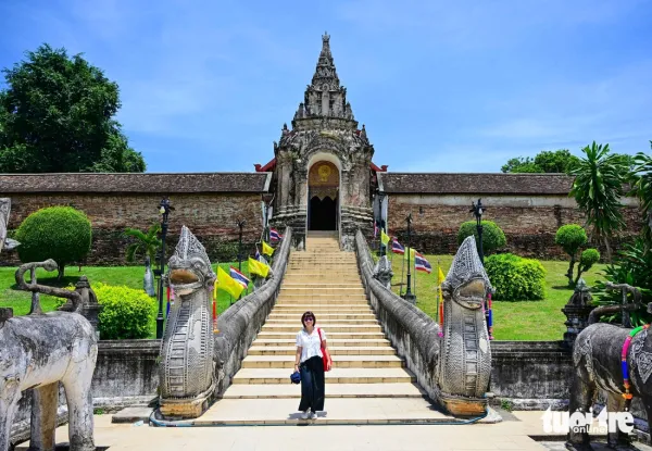 Đến cố đô Lampang nghe lọc cọc tiếng vó ngựa, ngắm bảo tháp lơ lửng giữa tầng mây - Ảnh 5.