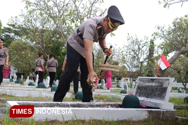 menabur-buang-di-TMP-Wisma-Raga-Satria.jpg