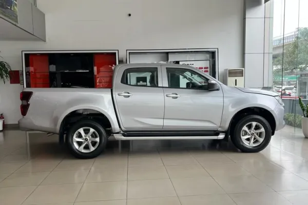 Isuzu D-Max - Ảnh 2.
