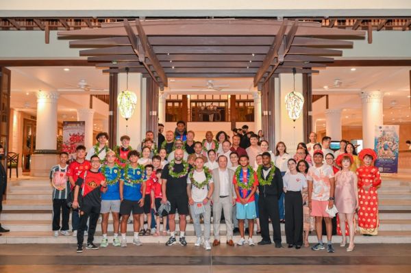 Các thành viên Manchester United đã đáp sân bay Đà Nẵng và về resort 5 sao - Ảnh 4.