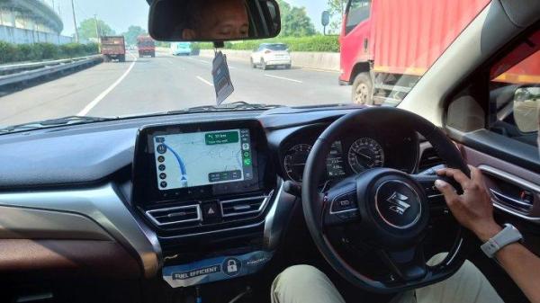 Kabin Suzuki Fronx di ruas tol OK