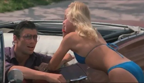 Tammy Lynn Leppert đóng vai cô gái mặc bikini đánh lạc hướng tài xế trong bộ phim kinh điển Scarface năm 1983. Ảnh: Universal Pictures