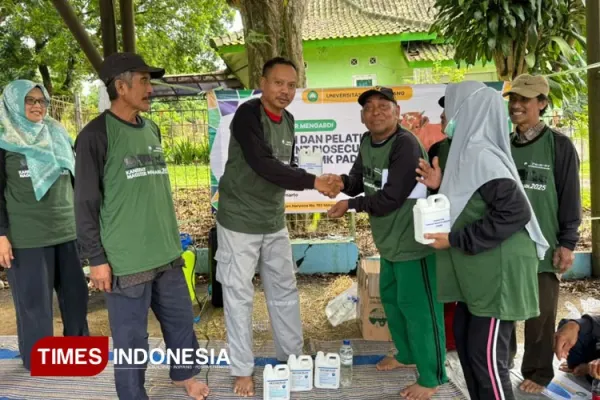 Penyerahan-bantuan.jpg
