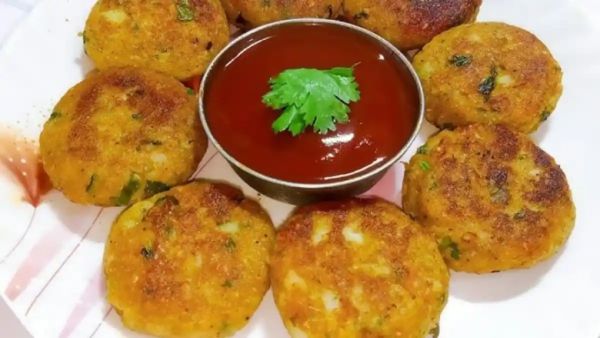 Oats Veg Cutlet is a healthy and crispy snack made with oats and mixed vegetables. It's perfect for breakfast or Evening Tea-Time.