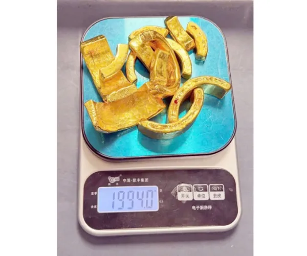 The gold is seized. Photo: Linh Dan