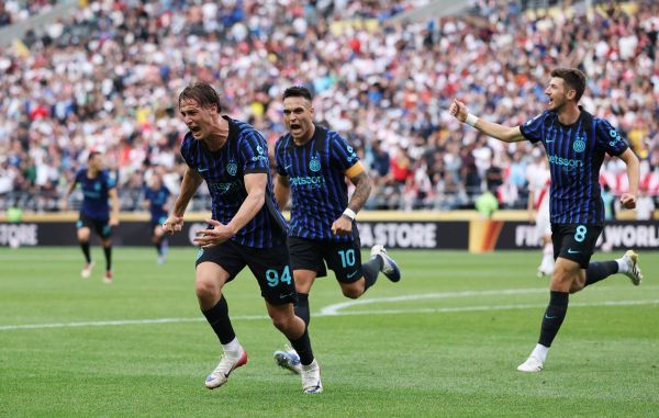 SEATTLE, WASHINGTON - JUNE 25: Francesco Esposito #94 of FC Internazionale Milano celebrates scoring his team's first goal with Petar Sucic #8 and Lautaro Martinez #10 during the FIFA Club World Cup 2025 group E match between FC Internazionale Milano and CA River Plate at Lumen Field on June 25, 2025 in Seattle, Washington. (Photo by Buda Mendes/Getty Images)