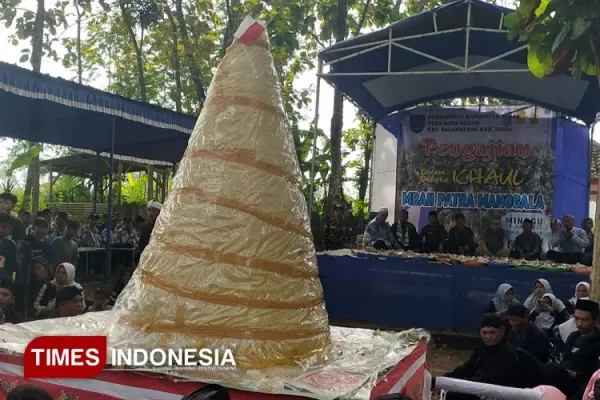 Grebeg-Tumpeng-Desa-Batuagung-a.jpg