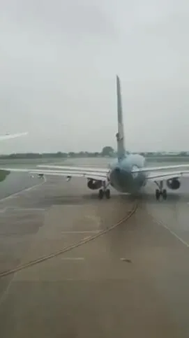 Aircraft collided in Noi Bai