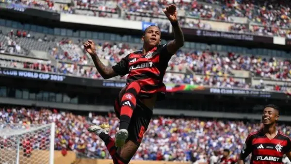 PHILADELPHIA, PENNSYLVANIA - JUNE 20: Wallace Yan #64 of CR Flamengo celebrates scoring his team's third goal during the FIFA Club World Cup 2025 group D match between CR Flamengo and Chelsea FC at Lincoln Financial Field on June 20, 2025 in Philadelphia, Pennsylvania. David Ramos/Getty Images/AFP (Photo by David Ramos / GETTY IMAGES NORTH AMERICA / Getty Images via AFP)