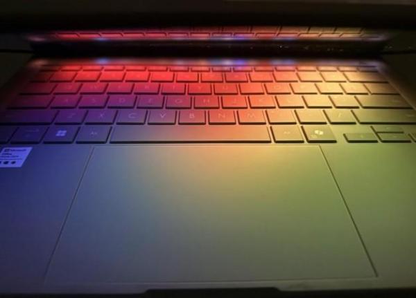Asus Zenbook A14's display light reflects on the keyboard Asus Zenbook A14's display light reflects on the keyboard