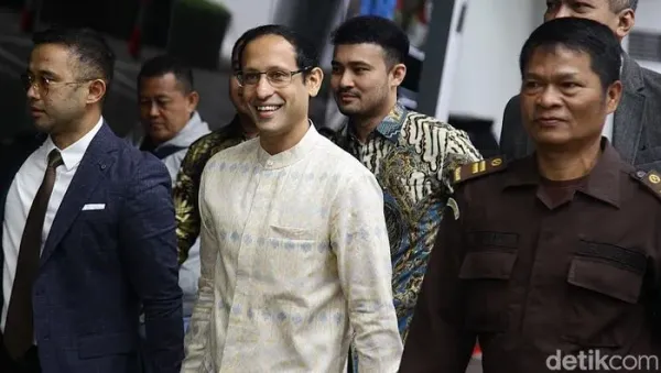 Mantan Menteri Pendidikan, Kebudayaan, Riset, dan Teknologi (Mendikbudristek) 2019–2024 Nadiem Makarim memenuhi panggilan penyidik Jaksa Agung Muda Tindak Pidana Khusus (Jampidsus) di Kejaksaan Agung, Jakarta Selatan, Senin (23/6/2025).