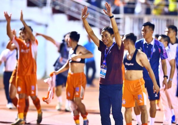 Công Phượng thất thần khi đá bay suất lên hạng V-League - Ảnh 5.