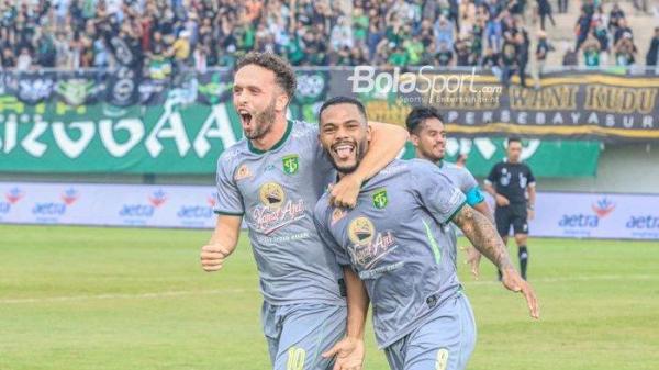 Gelandang Persebaya Surabaya, Ze Valente (kiri) resmi jadi pemain baru PSIM Yogyakarta.