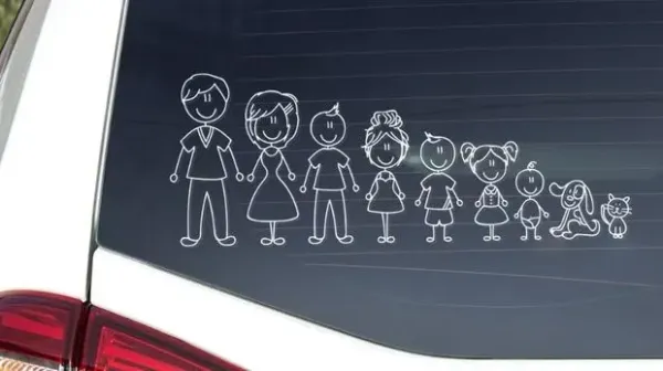 Stiker Happy Family di Kaca Mobil.
