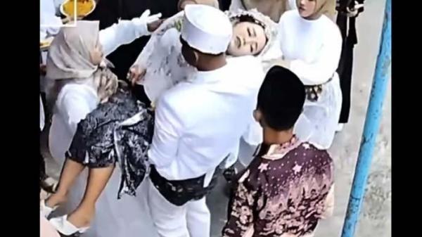 Tangkapan layar video viral di media sosial curhatan seorang pengantin wanita yang pingsan di hari pernikahan. Pemicunya karena sang pengantin syok lihat dekorasi jelek.