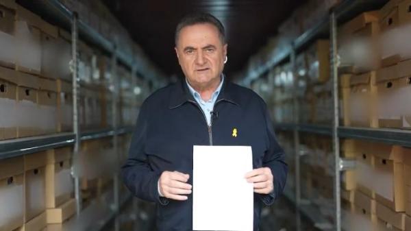 SURAT HAMAS-IRAN - Cuplikan video ini diambil dari akun Yisrael Katz pada Senin (7/4/2025), memperlihatkan Menteri Pertahanan Israel Yisrael Katz membawa surat yang diklaim ditemukan di dalam terowongan Hamas dan berisi korespondensi rahasia antara Iran dengan mendiang pemimpin Hamas Yahya Sinwar dan Mohammed Deif tentang dukungan terhadap Operasi Banjir Al-Aqsa pada 7 Oktober 2023.