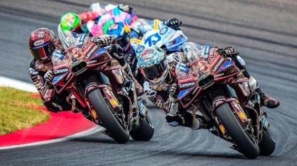 MARQUEZ MENYALIP BAGNAIA - Aksi Marc Marquez #93 ketika menyalip Pecco Bagnaia #63 dalam main race MotoGP Italia 2025 di Sirkuit Mugello, Italia, pada 22 Juni 2025. (Foto: MotoGP)