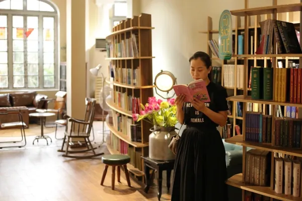 Buổi trò chuyện chủ đề Đường Bụt Đường Hoa: Thơ ca Phật hoàng Trần Nhân Tông với diễn giả là nhà văn, dịch giả Nhật Chiêu sẽ diễn ra lúc 8h tại Không gian sách và văn hóa Huế.