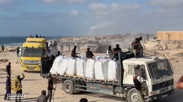 TRUK BANTUAN - Tangkapan layar YouTube Al Jazeera English pada Sabtu (28/6/2025) yang menampilkan 140 truk bantuan telah memasuki Gaza di bawah perlindungan warga Palestina-- membawa muatan tepung, obat-obatan, persediaan darah, dan bantuan pangan darurat. Pihak berwenang Palestina di Jalur Gaza pada hari Jumat (27/6/2025) mengecam keras penemuan pil yang diduga narkotika di dalam karung tepung bantuan kemanusiaan yang dikirim melalui program distribusi yang diawasi oleh Amerika Serikat dan Israel.
