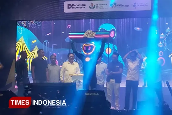 berjubel-antre-di-stand-binaan-warga-ring-1-Petrokimia-Gresik-2.jpg