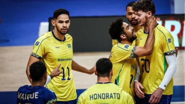 BRASIL VNL 2025 - Selebrasi skuad voli Brasil dalam gelaran VNL 2025 putra pekan pertama melawan Slovenia di Rio de Janeiro, Brasil, pada Minggu 15 Juni 2025. (Foto: Volleyballworld)
