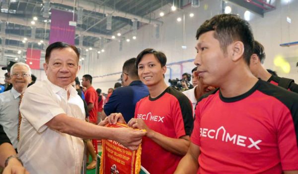 Gần 5.000 cầu thủ thi đấu giải phong trào sau sát nhập- Ảnh 1. Gần 5.000 cầu thủ thi đấu giải phong trào sau sáp nhập - Ảnh 1.