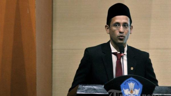 Menteri Pendidikan dan Kebudayaan (Mendikbud), Nadiem Anwar Makarim memberikan kata sambutan usai serah terima jabatan (sertijab) di Gedung Kemendikbud, Senayan, Jakarta Pusat, Rabu (23/10/2019). Nadiem Makarim resmi ditunjuk Presiden Joko Widodo sebagai Menteri Pendidikan, Kebudayaan, dan Pendidikan Tinggi (Mendikbud Dikti) pada Kabinet Indonesia Maju 2019-2024.