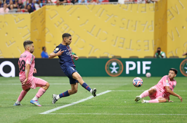 Achraf Hakimi ấn định chiến thắng 4-0 cho PSG. Ảnh: FIFA