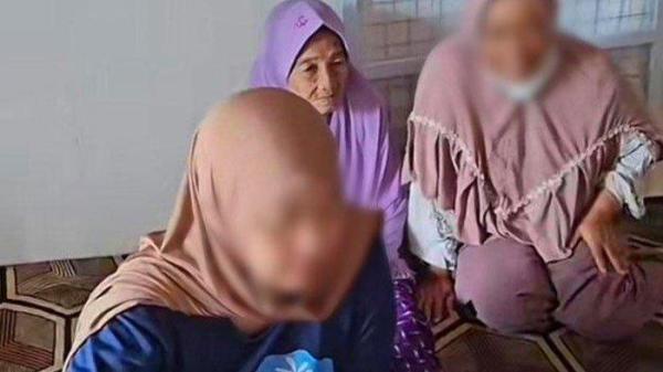 KIRIM IBU - Dua anak tega mengirim ibunya yang sudah renta ke griya lansia. Bahkan mereka tak ingin dikabari jika ibu sudah meninggal dunia. Ketua yayasan sampai syok, Jumat (27/6/2025).