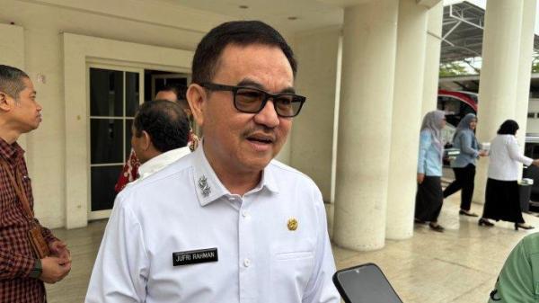 BONUS ATLET - Sekprov Sulsel, Jufri Rahman, saat ditemui di Rujab Gubernur Sulsel, Jl SUngai Tangka, Kota Makassar, beberapa waktu lalu. Jufri sebut Bonus sudah sesuai kondisi keuangan daerah