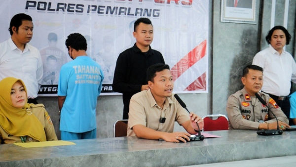 Cap : C (45) warga Desa Pedagung, Kacamatan Bantarbolang, Kabupaten Pemalang, Jawa Tengah pelaku pemerkosaan terhadap ibu dan anak, tetangganya sendiri.
 Foto: Polres Pemalang