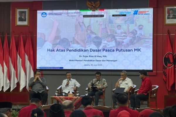 Suasana Seminar Diskusi Putusan MK soal Sekolah SD-SMP gratis di Sekolah DPP PDIP, Lenteng Agung, Jakarta Selatan pada Senin (30/6/2025). Foto: Abid Raihan/kumparan