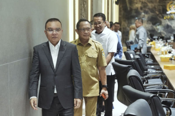 DPR RI menggelar rapat konsultasi terkait putusan MK soal UU Pemilu bersama Pemerintah dalam hal ini Menteri Dalam Negeri dan wakilnya, Menteri Sekretaris Negara, Menteri Hukum, dan Lembaga juga Badan Negara terkait lainnya. Foto: Instagram/ @sufmi_dasco
