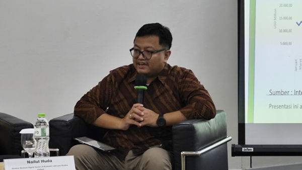 Direktur Ekonomi Digital Center of Economic and Law Studies (Celios), Nailul Huda menyampaikan paparan saat Forum Wartawan Industri (Forwin) di Jakarta, Kamis (17/4/2025).  Foto: Widya Islamiati/kumparan