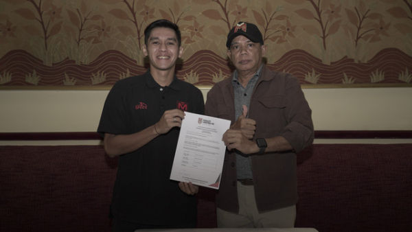 David Maulana saat diresmikan menjadi pemain anyar Malut United. Foto: Dok. Malut United